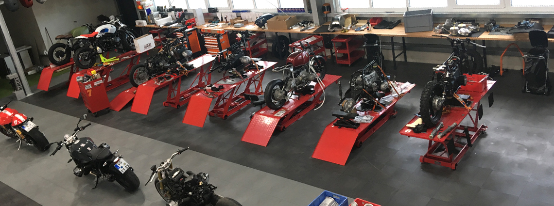 Garagenfliesen- Kunststoff Klickfliesen für Garagen oder Werkstatt.